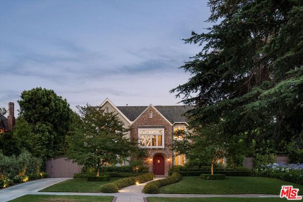 Exterior, Facade, Brick Facade, Brick Traditional