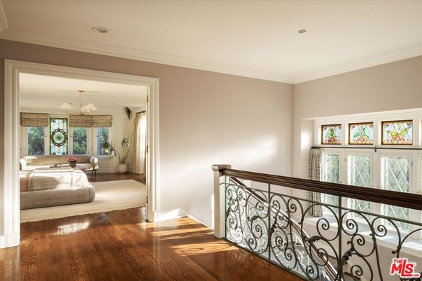 Chandelier, Interior, Recessed Lighting, Wood Texture Flooring