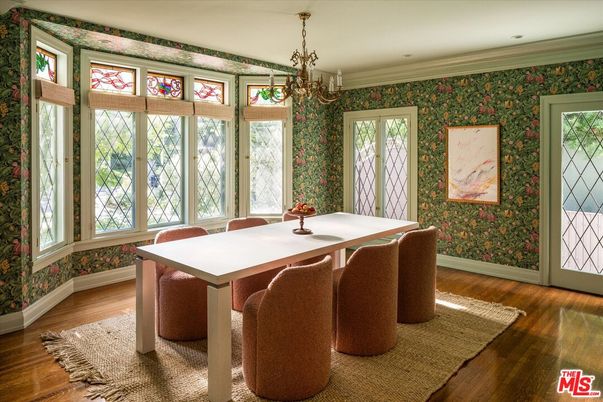 Chandelier, Dining room, Interior, Recessed Lighting, Wood Texture Flooring