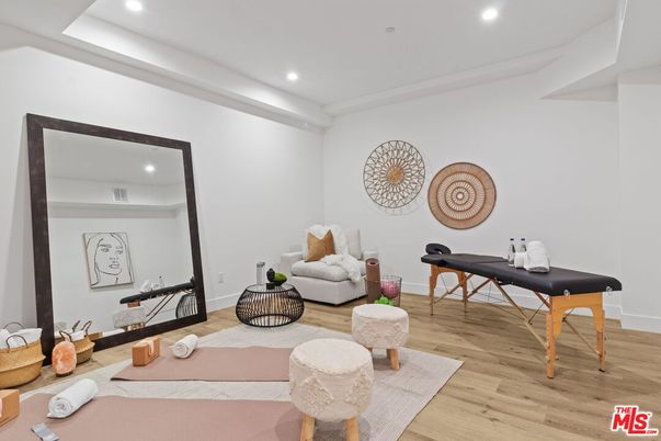 Interior, Recessed Lighting, Wood Texture Flooring