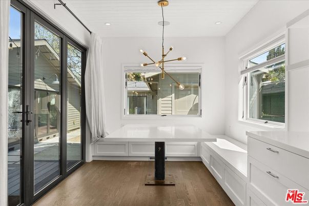 Interior, Pendant Lights, Recessed Lighting, Wood Texture Flooring