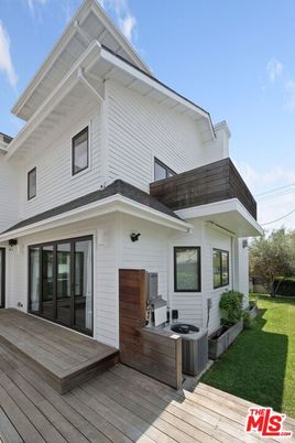 Attached, Exterior, Facade, Farmhouse