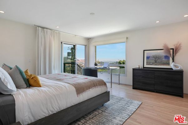 Bedroom, Interior, Recessed Lighting, Water, Wood Texture Flooring