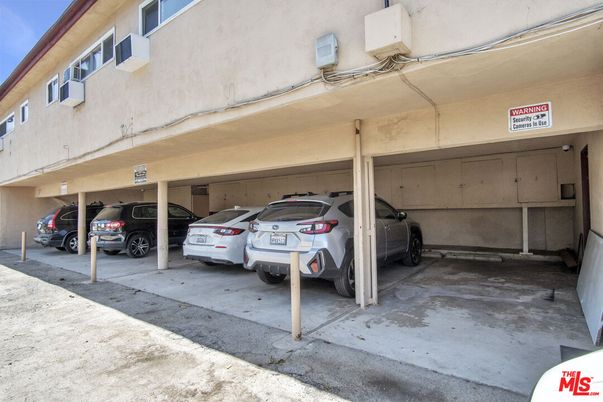 Exterior, Garage