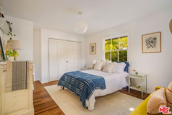Bedroom, Interior, Pendant Lights, Wood Texture Flooring