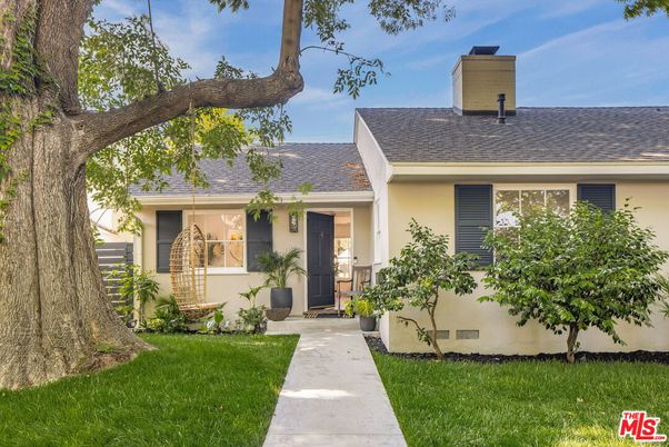 Exterior, Facade, Ranch