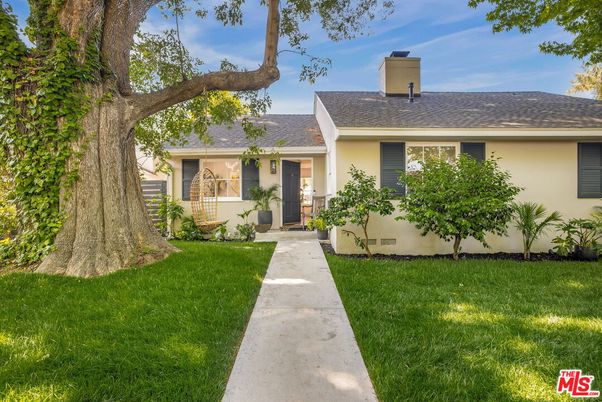 Backyard, Exterior, Facade, Ranch