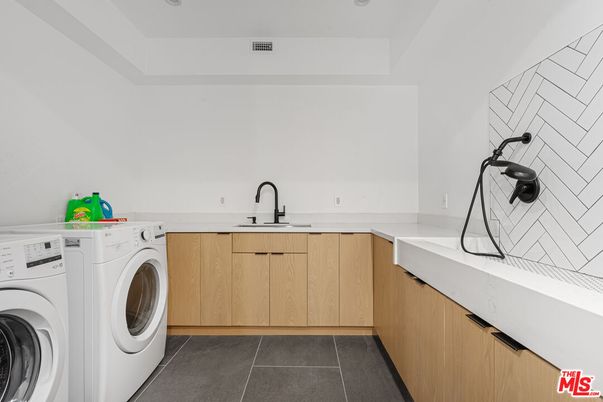 Interior, Washer