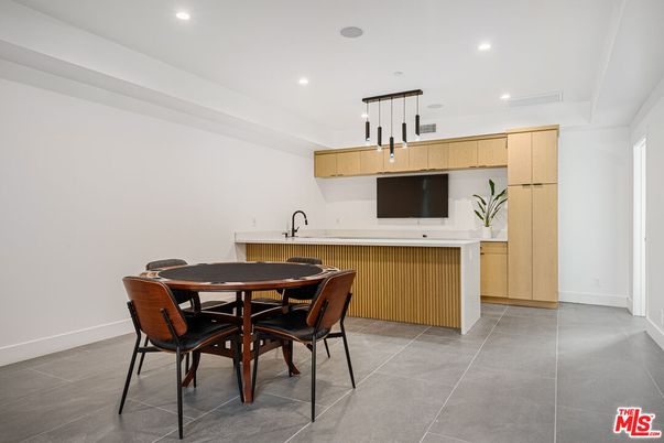 Dining room, Interior, Pendant Lights, Recessed Lighting