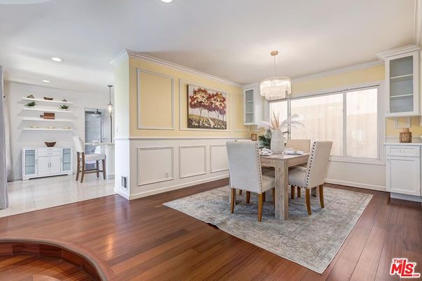 Chandelier, Dining room, Interior, Pendant Lights, Recessed Lighting, Wood Texture Flooring