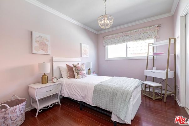 Bedroom, Interior, Pendant Lights, Wood Texture Flooring