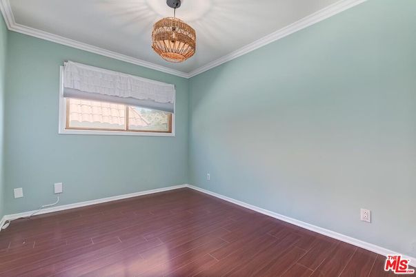 Chandelier, Empty room, Interior, Wood Texture Flooring