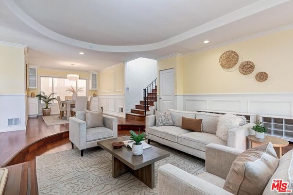 Chandelier, Dining room, Interior, Living room, Pendant Lights, Recessed Lighting, Wood Texture Flooring