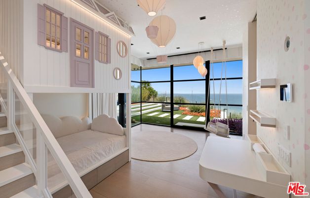 Interior, Pendant Lights, Recessed Lighting, Water, Wood Texture Flooring