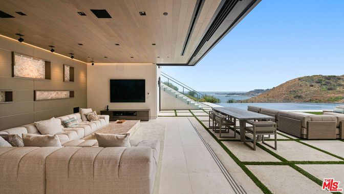 Exterior, Interior, Living room, Recessed Lighting, Water