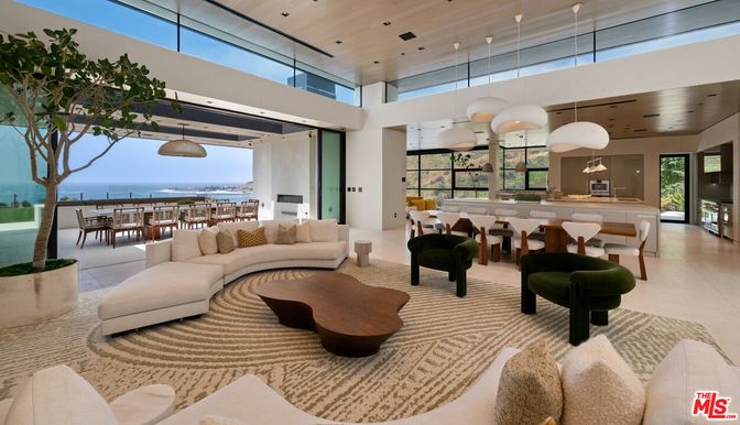 Dining room, Interior, Living room, Pendant Lights, Recessed Lighting, Water