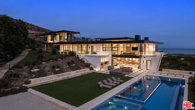 Exterior, Pool, Water