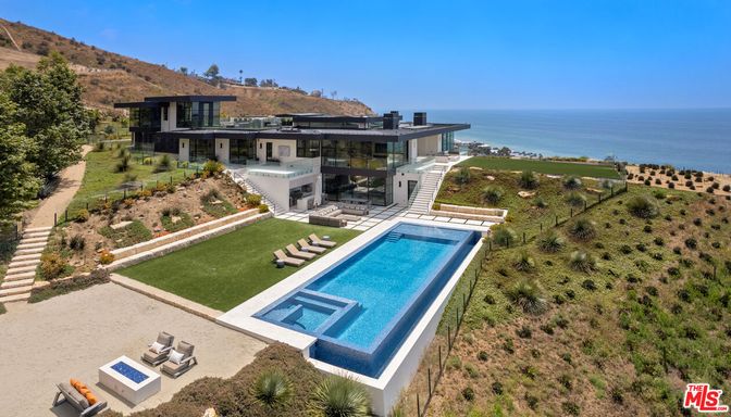 Exterior, Pool, Water