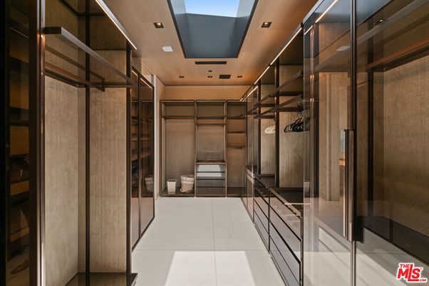 Interior, Marble, Recessed Lighting, Walk-in Closets