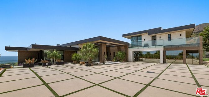 Backyard, Exterior, Facade, Modern