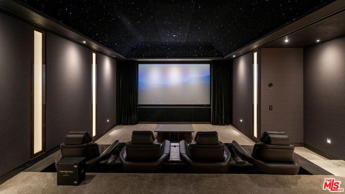 Interior, Projection Screen, Recessed Lighting, Theatre Room