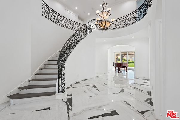 Chandelier, Interior, Marble, Piano, Recessed Lighting