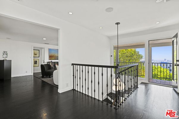 Interior, Pendant Lights, Recessed Lighting, Wood Texture Flooring
