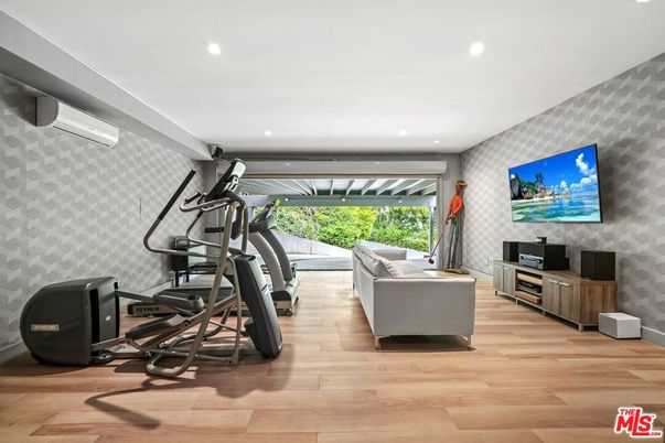 Fitness Equipment, Interior, Recessed Lighting, Wood Texture Flooring