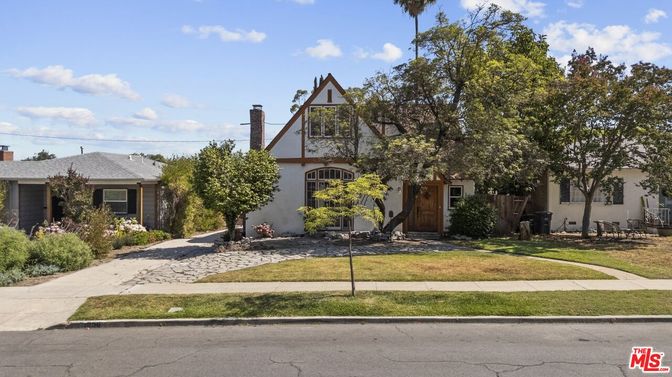 Exterior, Facade, Tudor Revival
