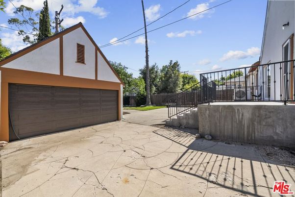 Detached Garage, Exterior
