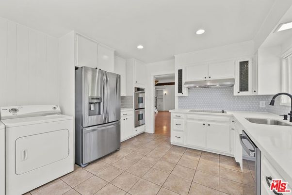 Interior, Kitchen, Recessed Lighting, Washer
