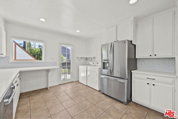 Interior, Kitchen, Recessed Lighting, Washer