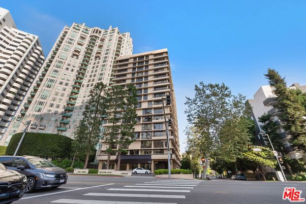 Exterior, Facade, Condo Building