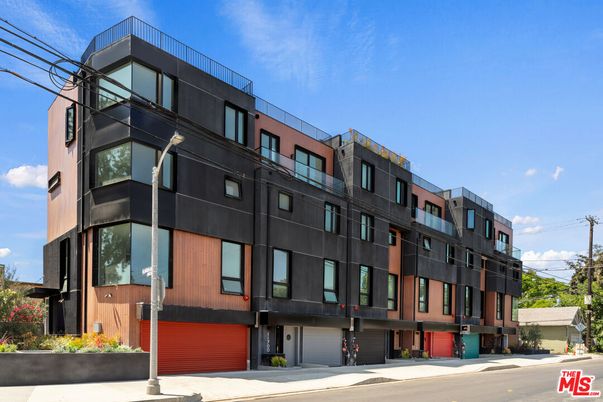 Exterior, Facade, Modern