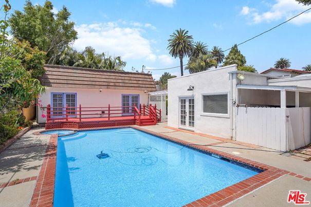 Exterior, Pool