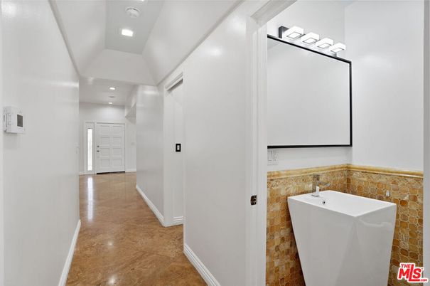 Bathroom, Free Standing Baths, Interior, Recessed Lighting