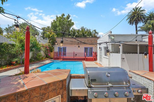 Exterior, Pool