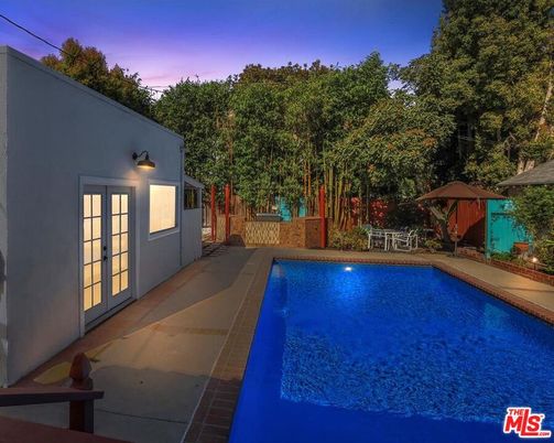 Exterior, Pool