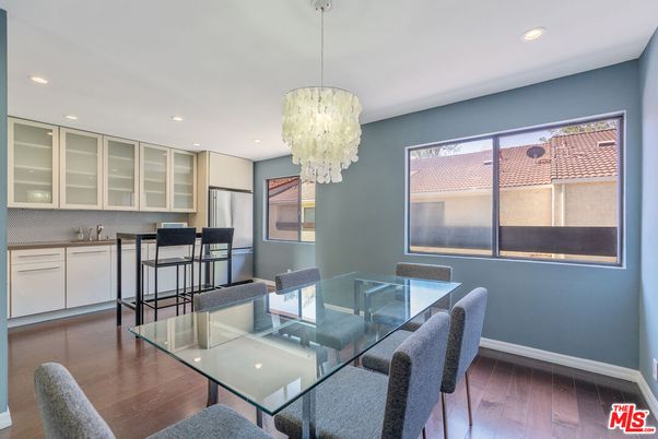 Chandelier, Dining room, Interior, Kitchen, Recessed Lighting, Wood Texture Flooring