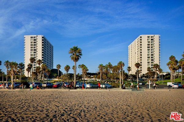 Exterior, Facade, Highrise