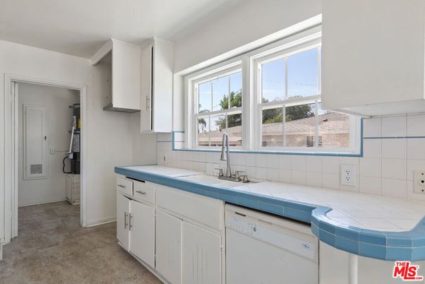 Interior, Kitchen, Tile Countertops