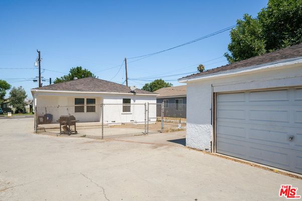 Detached Garage, Exterior