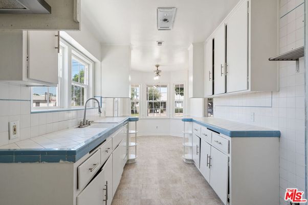 Interior, Kitchen, Pendant Lights, Tile Countertops