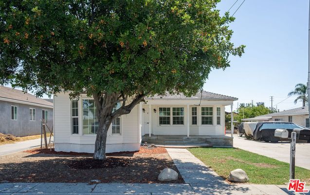 Exterior, Facade, Ranch