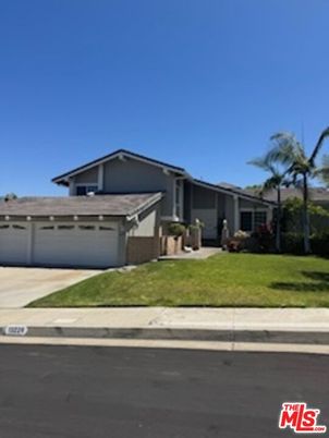 Attached, Exterior, Facade, American Craftsman