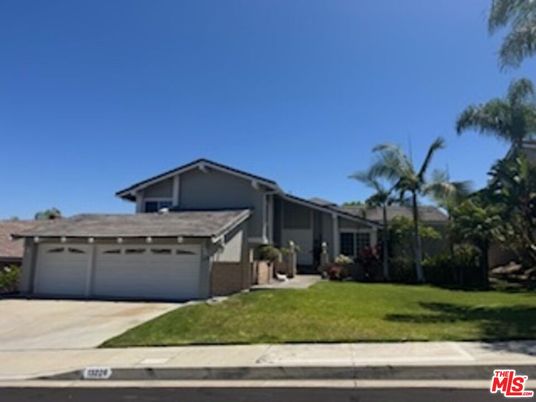 Attached, Exterior, Facade, Ranch