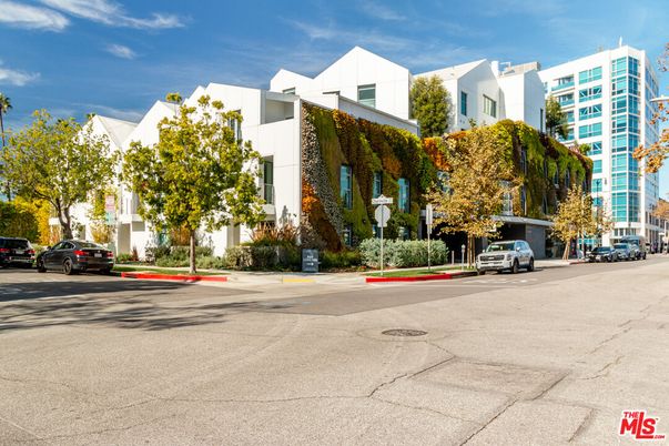 Exterior, Facade, Condo Building