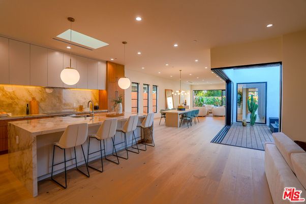 Dining room, Interior, Kitchen, Pendant Lights, Recessed Lighting, Wood Texture Flooring