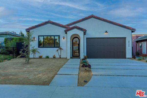 Attached, Exterior, Facade, Spanish Mediterranean