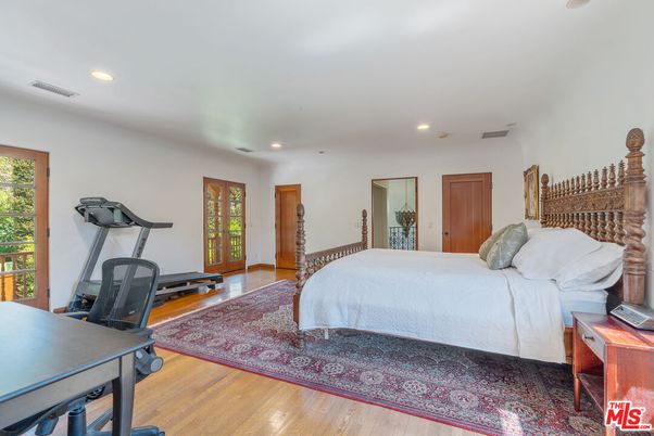 Bedroom, Fitness Equipment, Interior, Recessed Lighting, Wood Texture Flooring